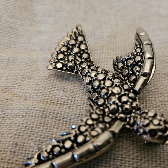 Vintage Silver Textured Bird Brooch | Size OS - Picture 6 of 6